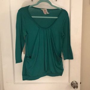 Green 3/4 shirt with drape in front